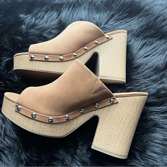 DV by Dolce Vita “Cory” Clogs - Picture 8 of 15